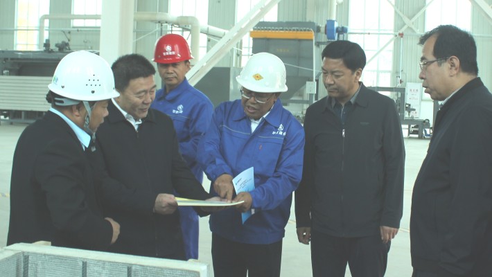 【“三抓三促”行動(dòng)】臨夏州稅務(wù)局黨委委員、總會計(jì)師林萬民一行考察調(diào)研甘肅建投裝備公司復(fù)合保溫免拆外模板、鋼結(jié)構(gòu)、井道式升降機(jī)項(xiàng)目