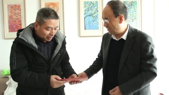 新春慰問送關懷 歲寒情深暖人心——甘肅建投總法律顧問、董事會秘書毛宏勇走訪慰問裝備公司困難黨員